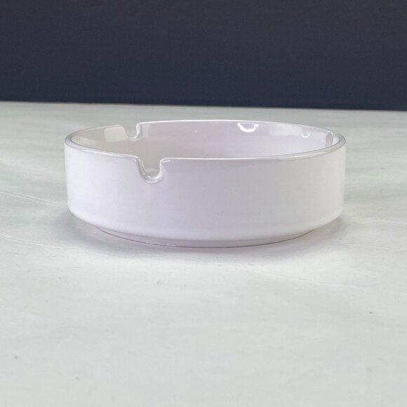 Vintage Canada Souvenir Maple Leaf Red White Ashtray 5 inch - Picture 6 of 8